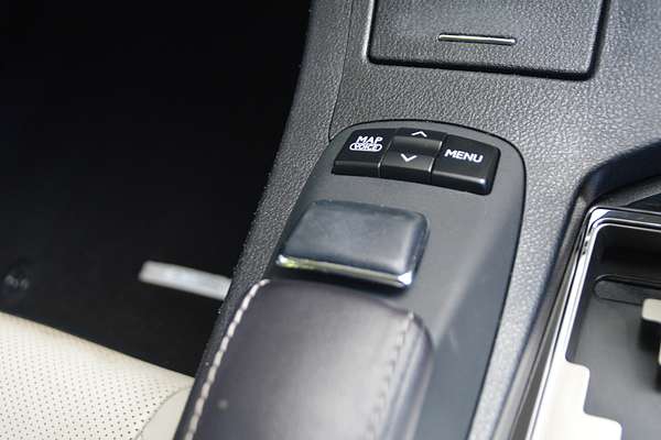 2013 Lexus ES ES300h Luxury AVV60R