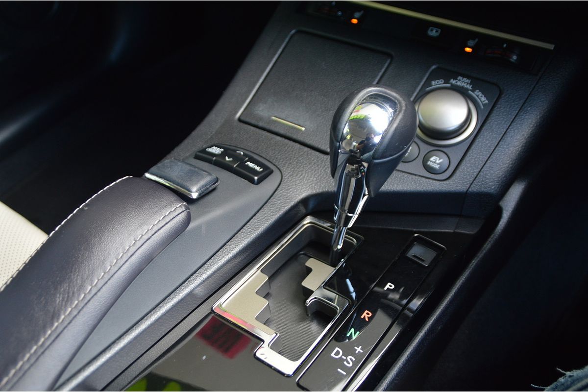 2013 Lexus ES ES300h Luxury AVV60R