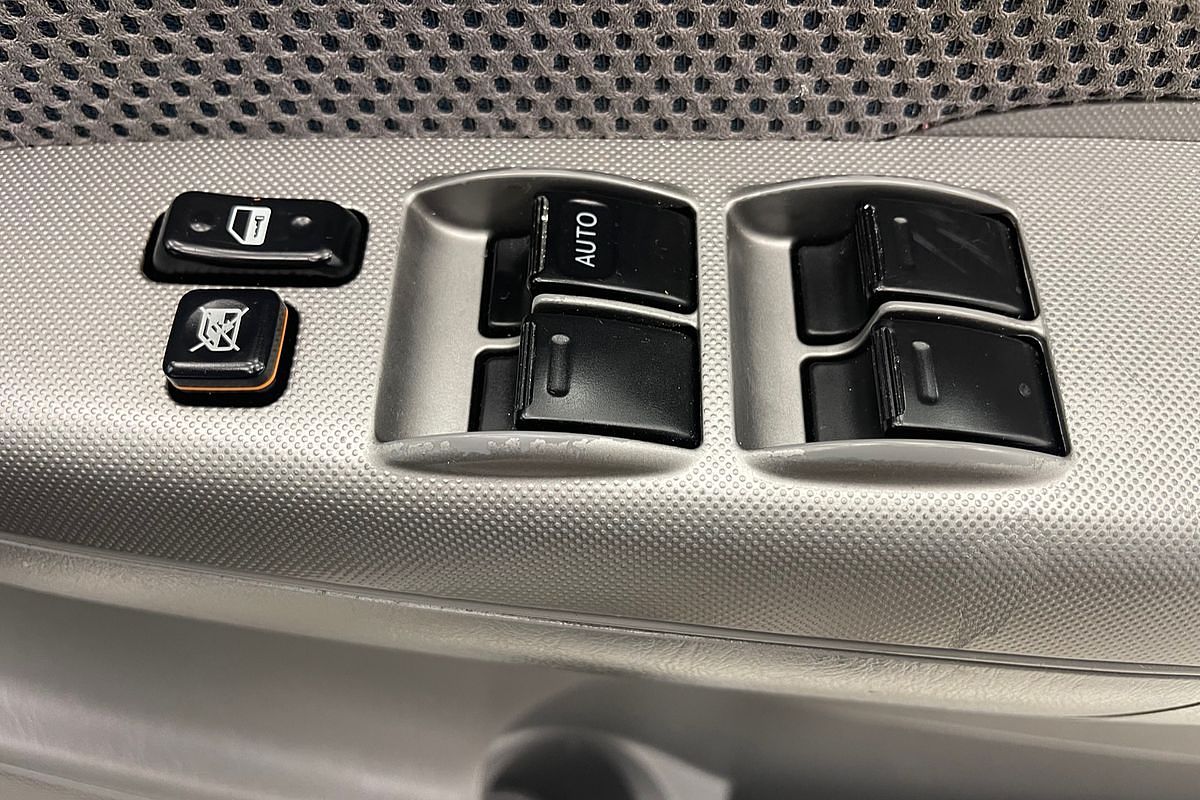 2010 Toyota Hilux SR5 GGN25R 4X4