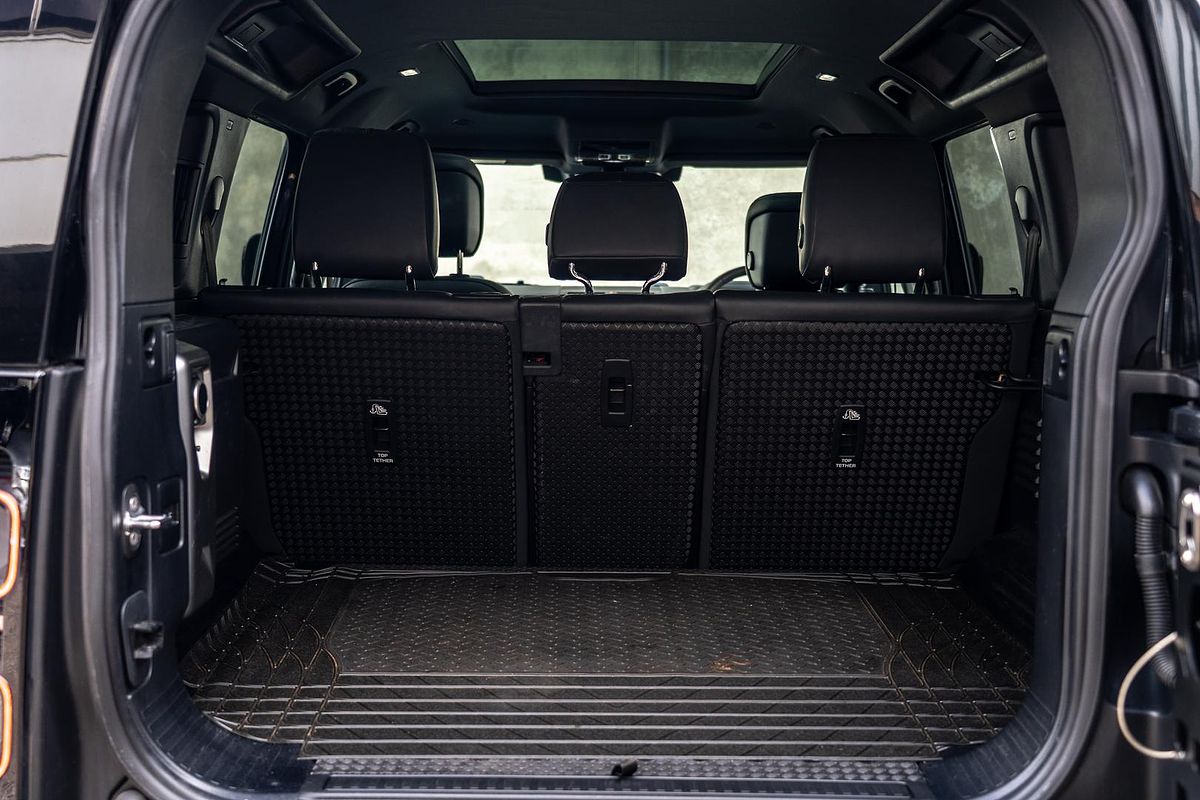 2022 Land Rover Defender 110 P525 V8 L663