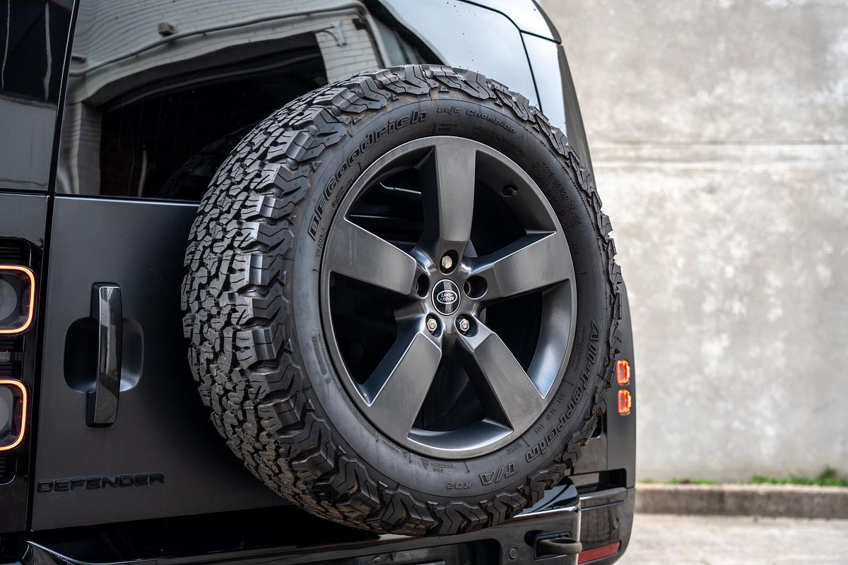 2022 Land Rover Defender 110 P525 V8 L663
