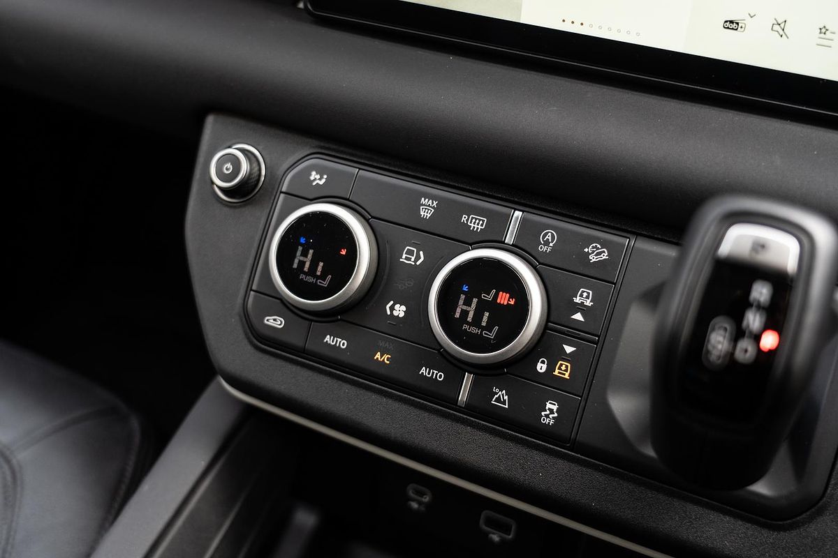 2024 Land Rover Defender 90 D250 S L663