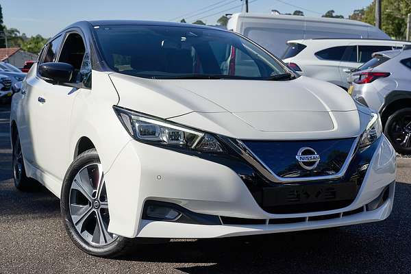 2022 Nissan LEAF ZE1