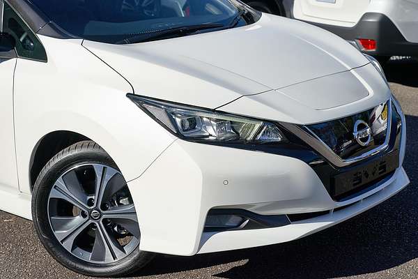 2022 Nissan LEAF ZE1