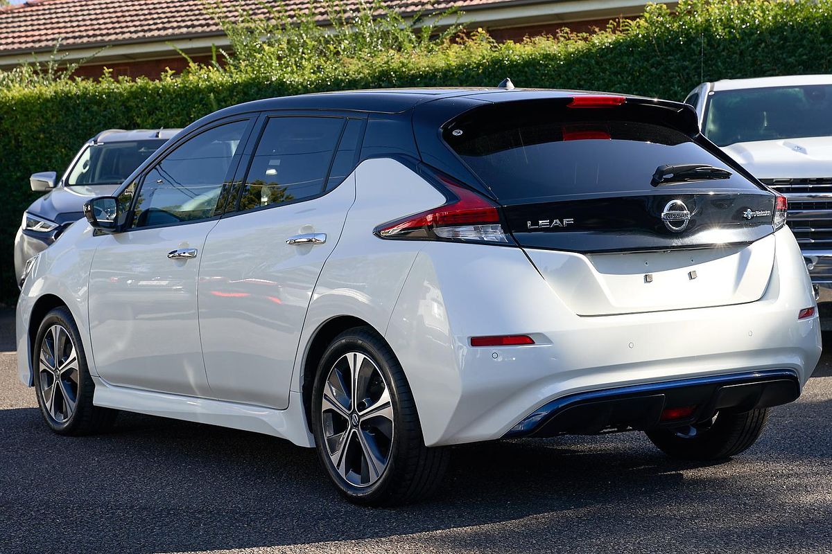 2022 Nissan LEAF ZE1