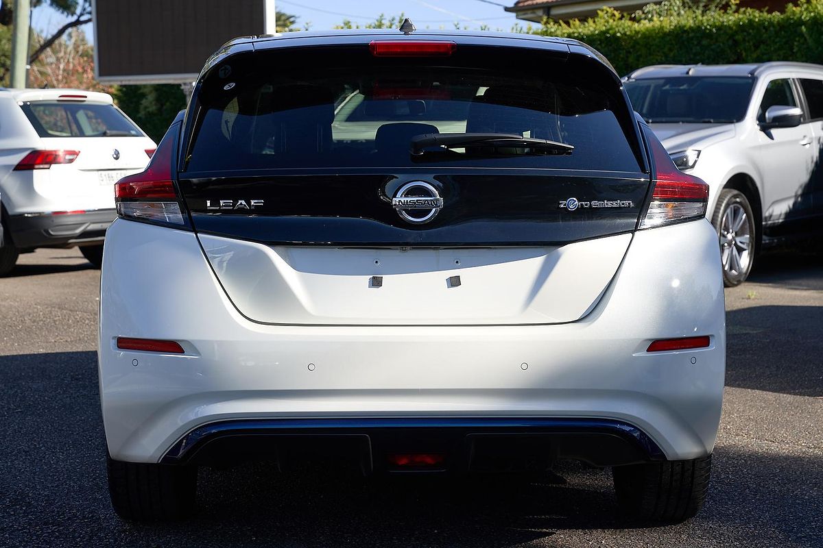 2022 Nissan LEAF ZE1