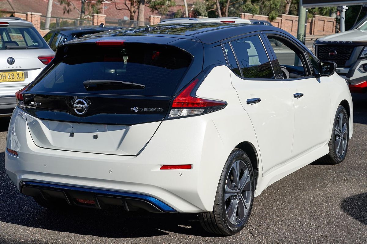 2022 Nissan LEAF ZE1