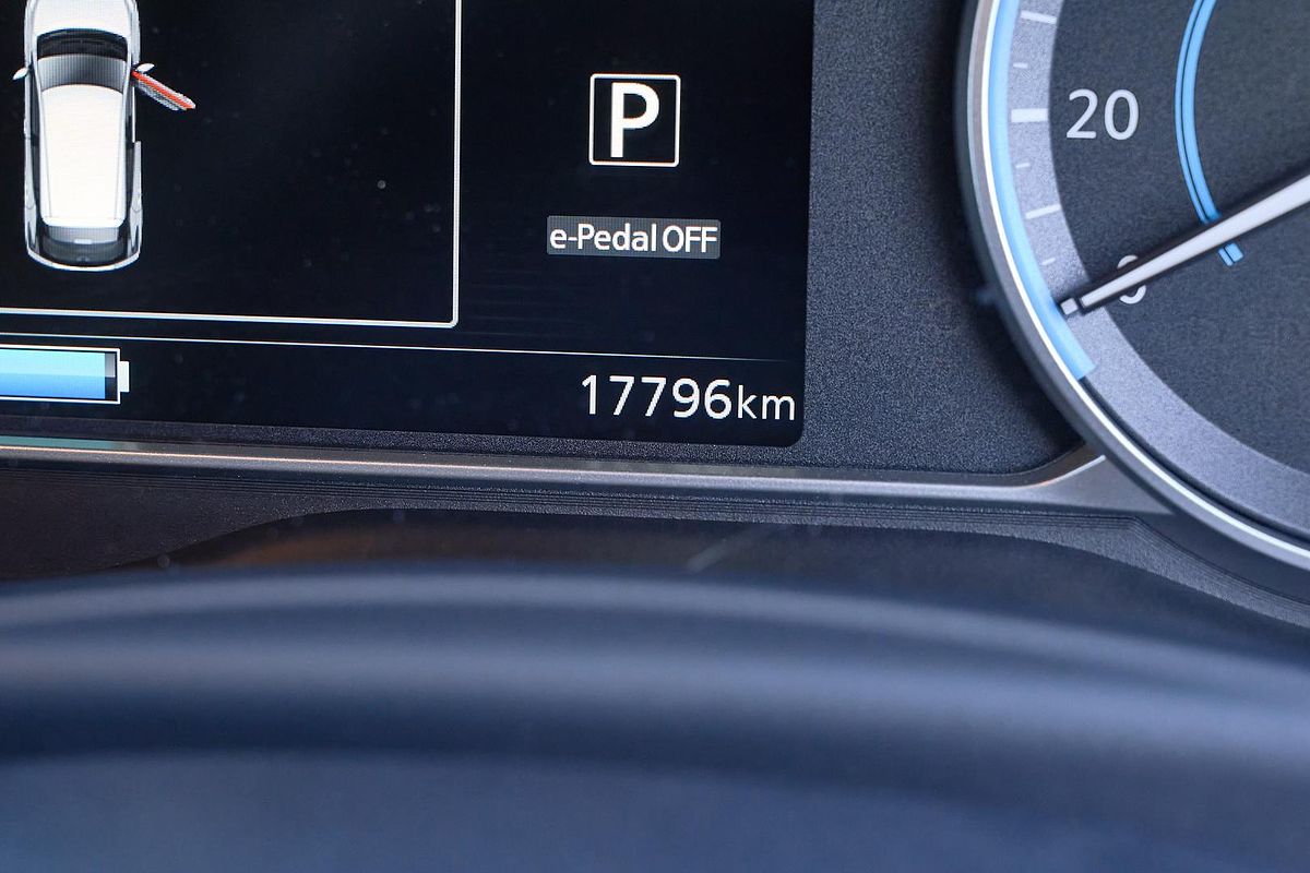2022 Nissan LEAF ZE1