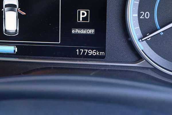 2022 Nissan LEAF ZE1
