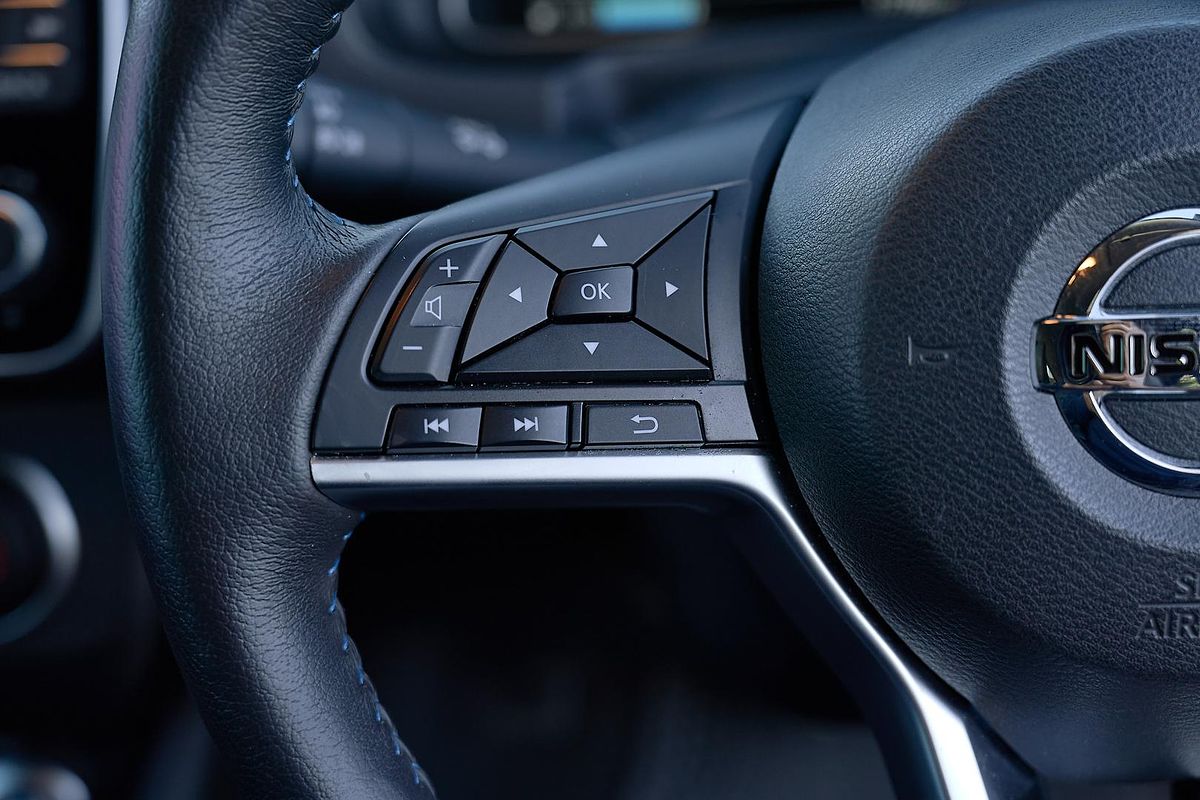 2022 Nissan LEAF ZE1