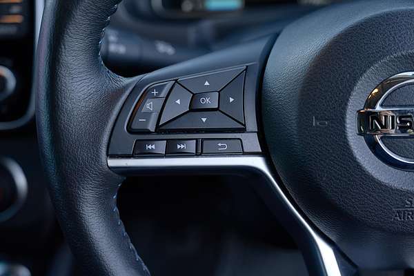 2022 Nissan LEAF ZE1