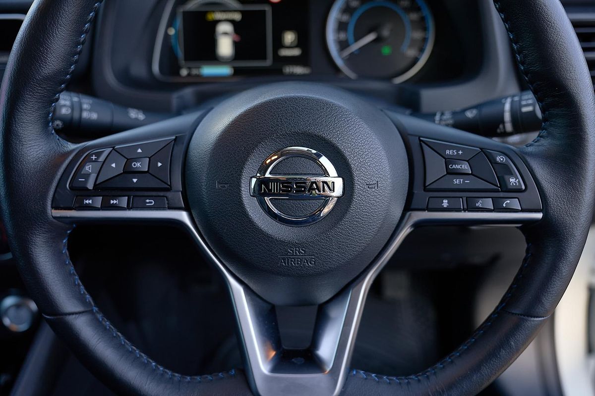 2022 Nissan LEAF ZE1