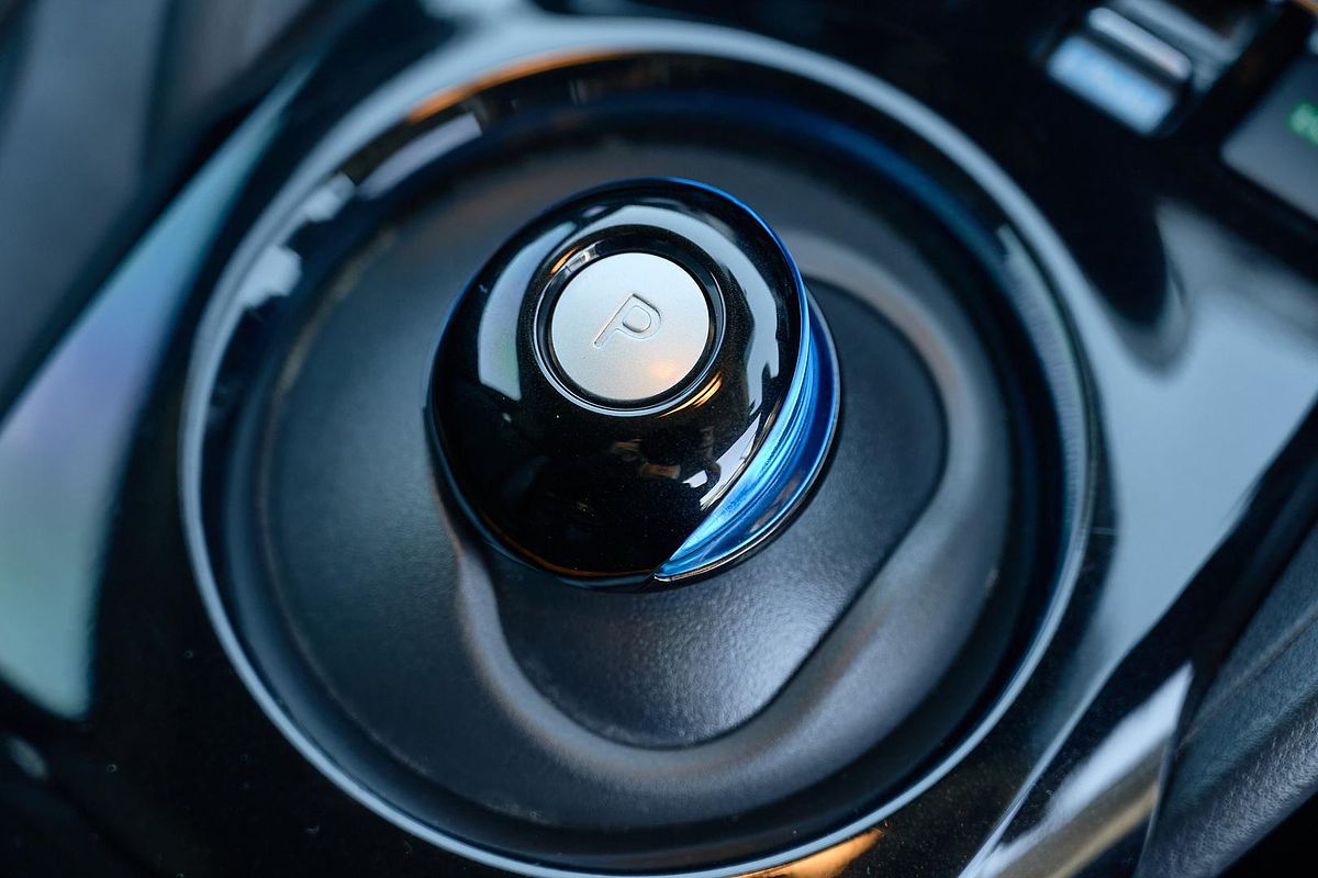 2022 Nissan LEAF ZE1
