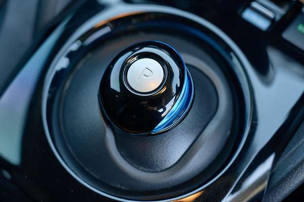2022 Nissan LEAF ZE1