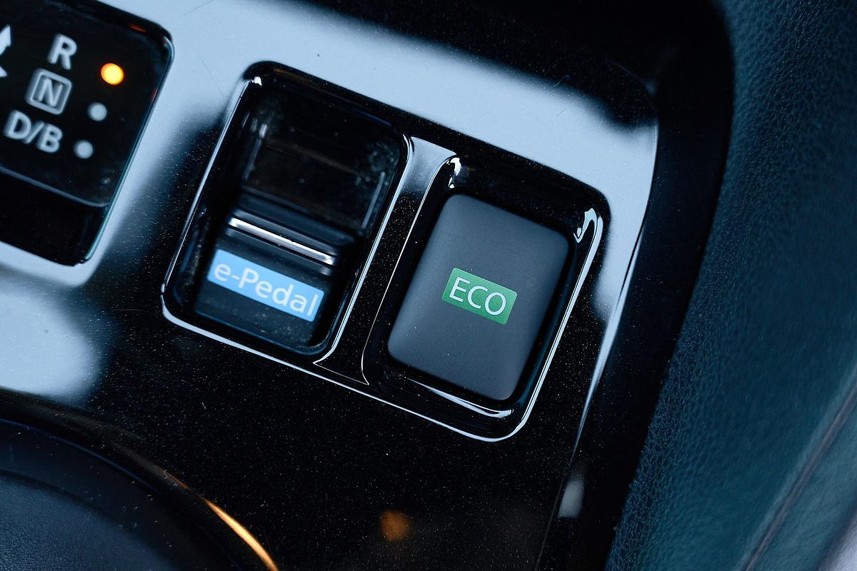 2022 Nissan LEAF ZE1