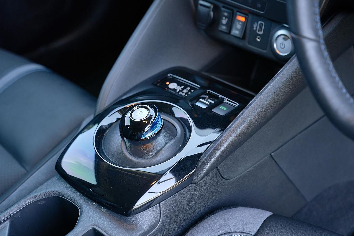 2022 Nissan LEAF ZE1
