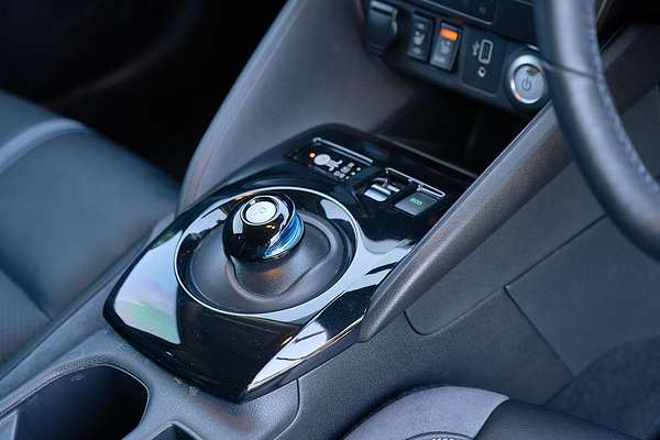 2022 Nissan LEAF ZE1