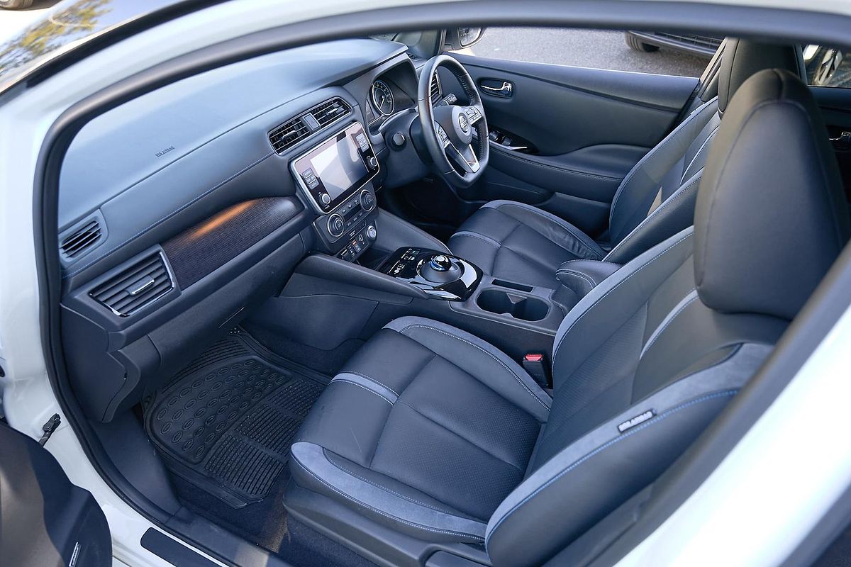 2022 Nissan LEAF ZE1