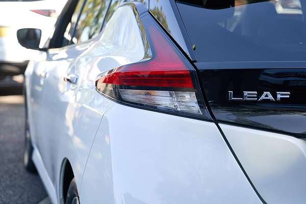 2022 Nissan LEAF ZE1