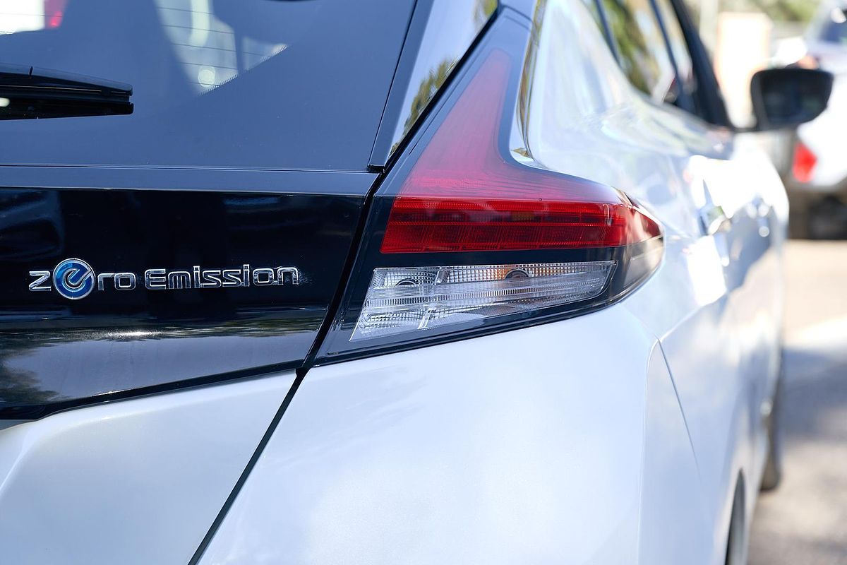 2022 Nissan LEAF ZE1