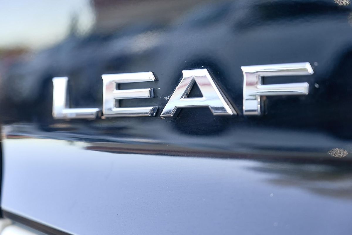 2022 Nissan LEAF ZE1