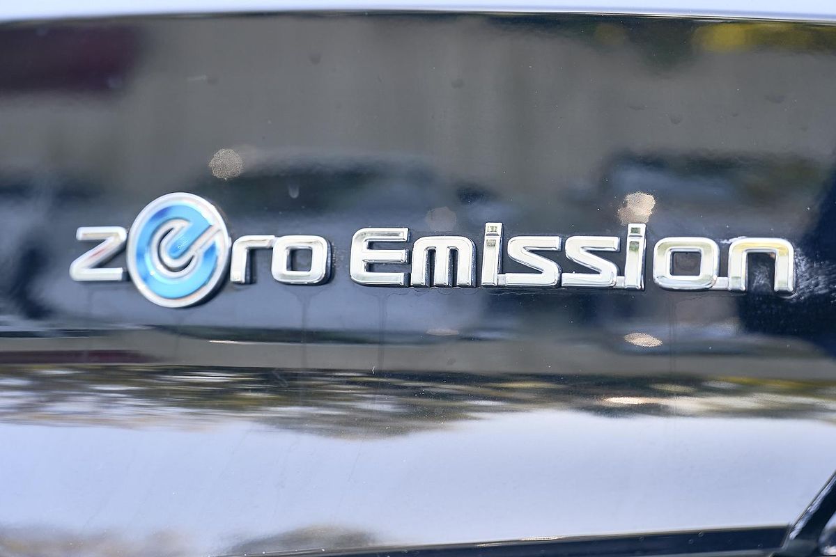 2022 Nissan LEAF ZE1