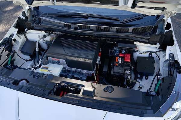 2022 Nissan LEAF ZE1