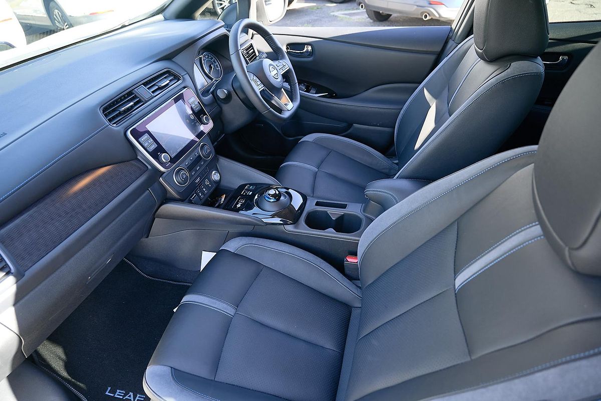 2023 Nissan LEAF ZE1