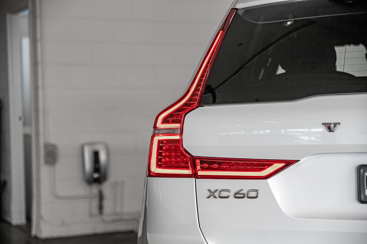 2021 Volvo XC60 B6 R-Design