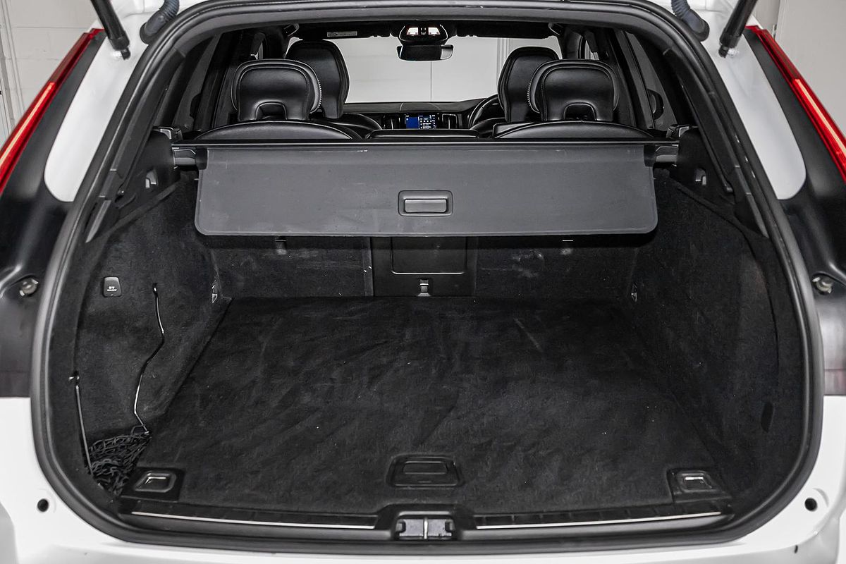 2021 Volvo XC60 B6 R-Design