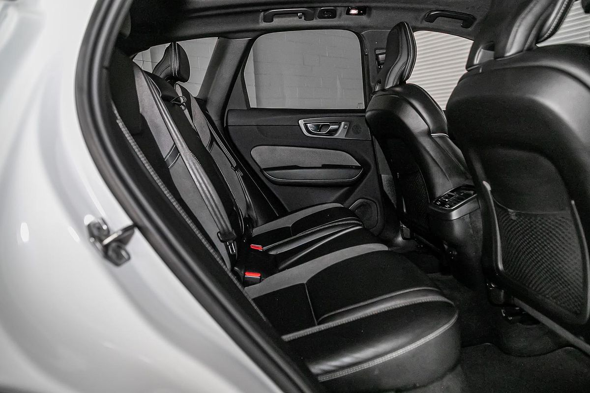 2021 Volvo XC60 B6 R-Design