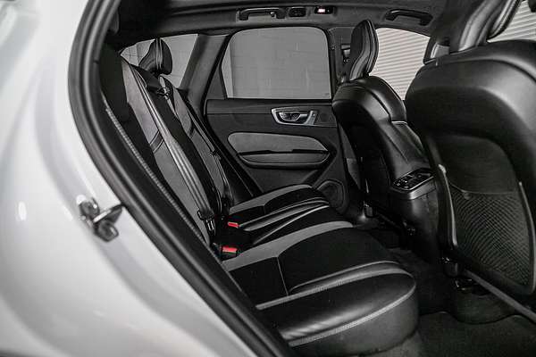 2021 Volvo XC60 B6 R-Design