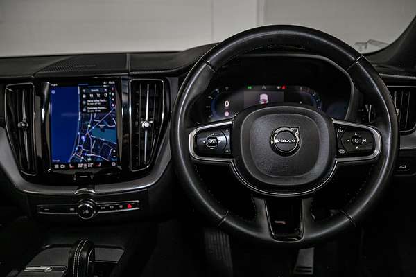2021 Volvo XC60 B6 R-Design