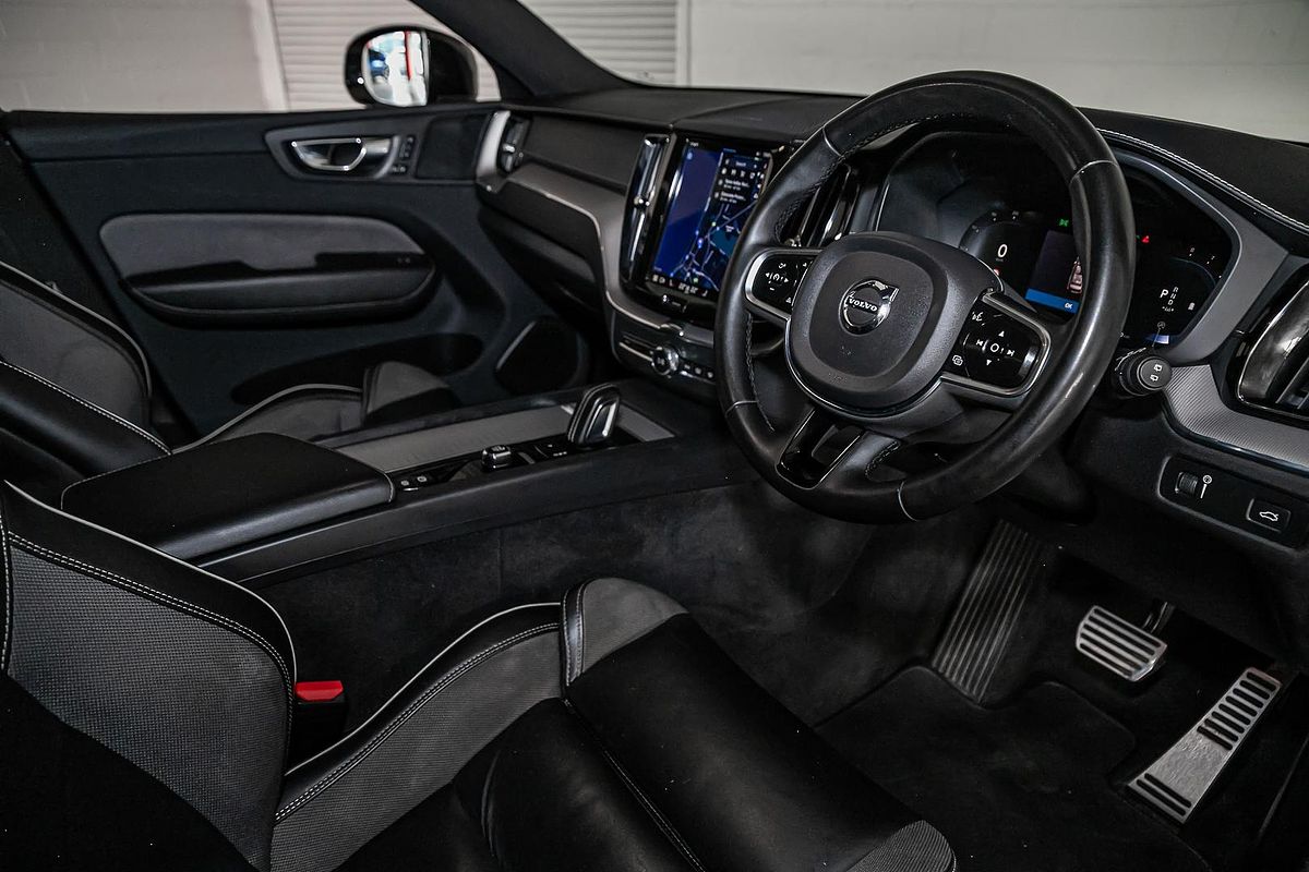 2021 Volvo XC60 B6 R-Design