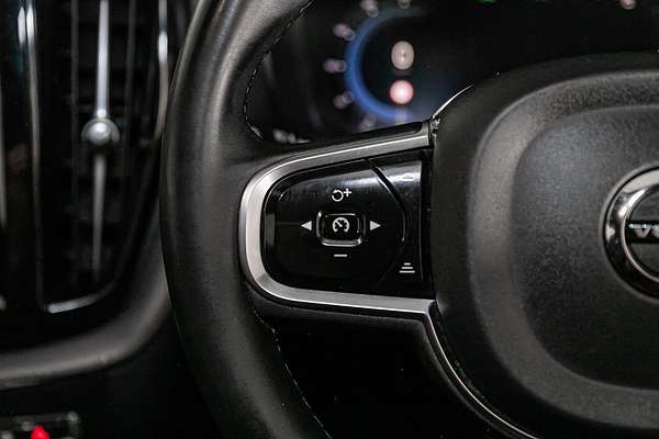 2021 Volvo XC60 B6 R-Design