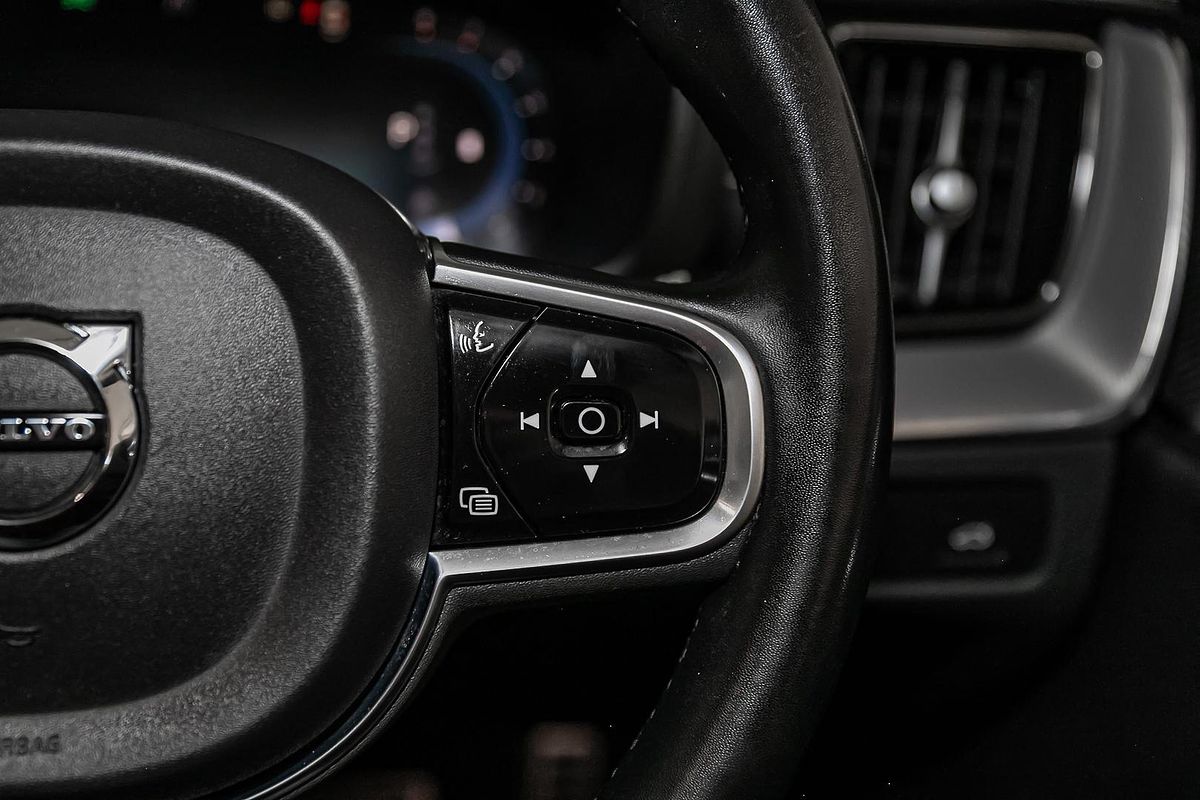 2021 Volvo XC60 B6 R-Design