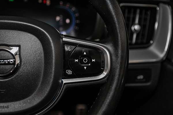 2021 Volvo XC60 B6 R-Design