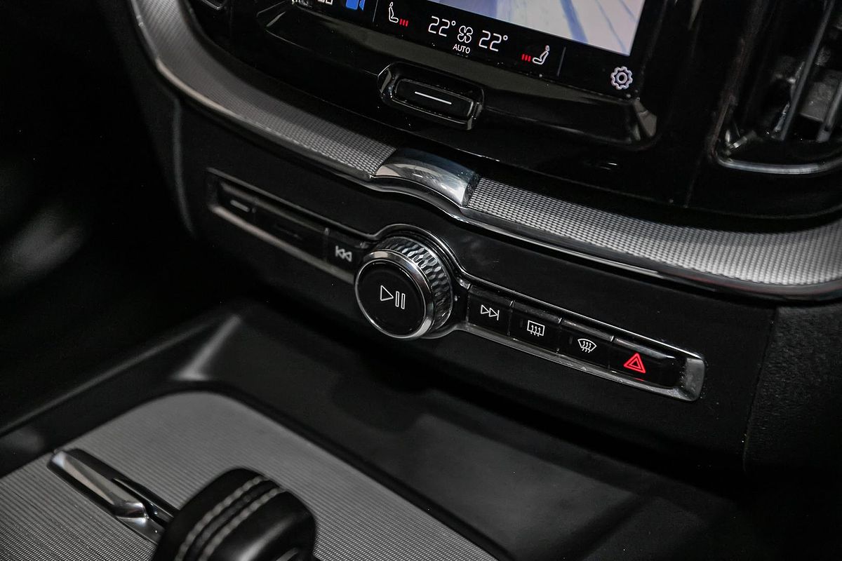 2021 Volvo XC60 B6 R-Design