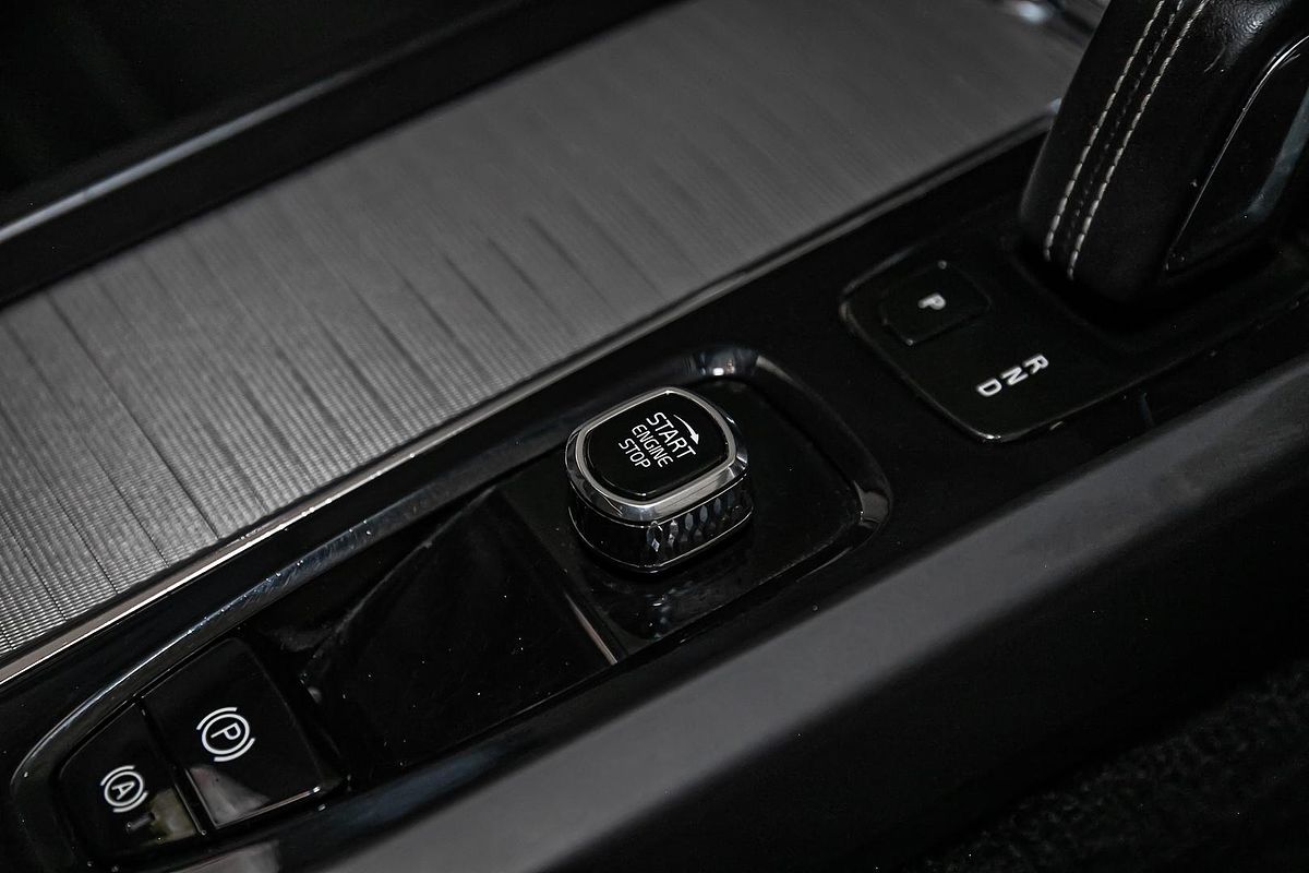 2021 Volvo XC60 B6 R-Design