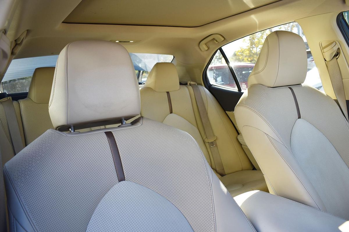 2018 Toyota Camry SX GSV70R