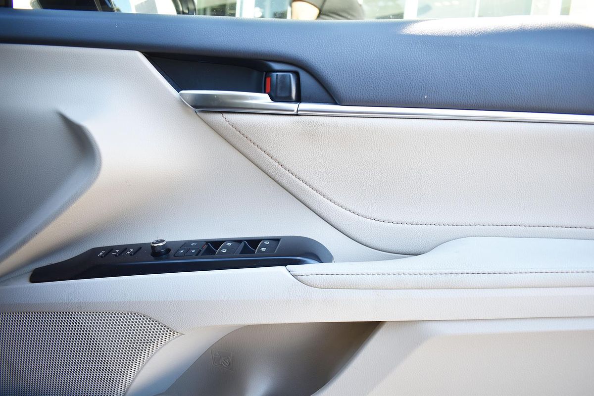 2018 Toyota Camry SX GSV70R