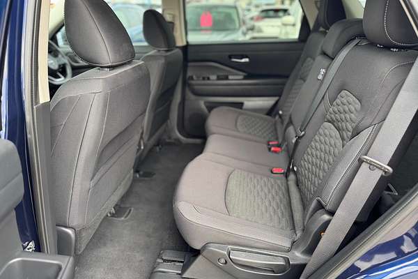 2022 Nissan Pathfinder ST-L R53
