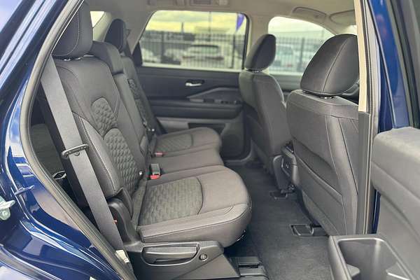 2022 Nissan Pathfinder ST-L R53
