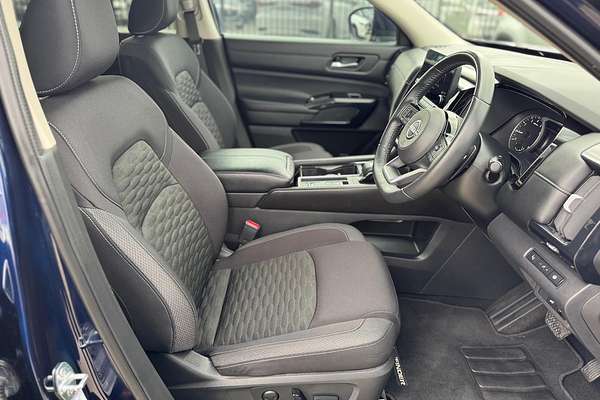 2022 Nissan Pathfinder ST-L R53