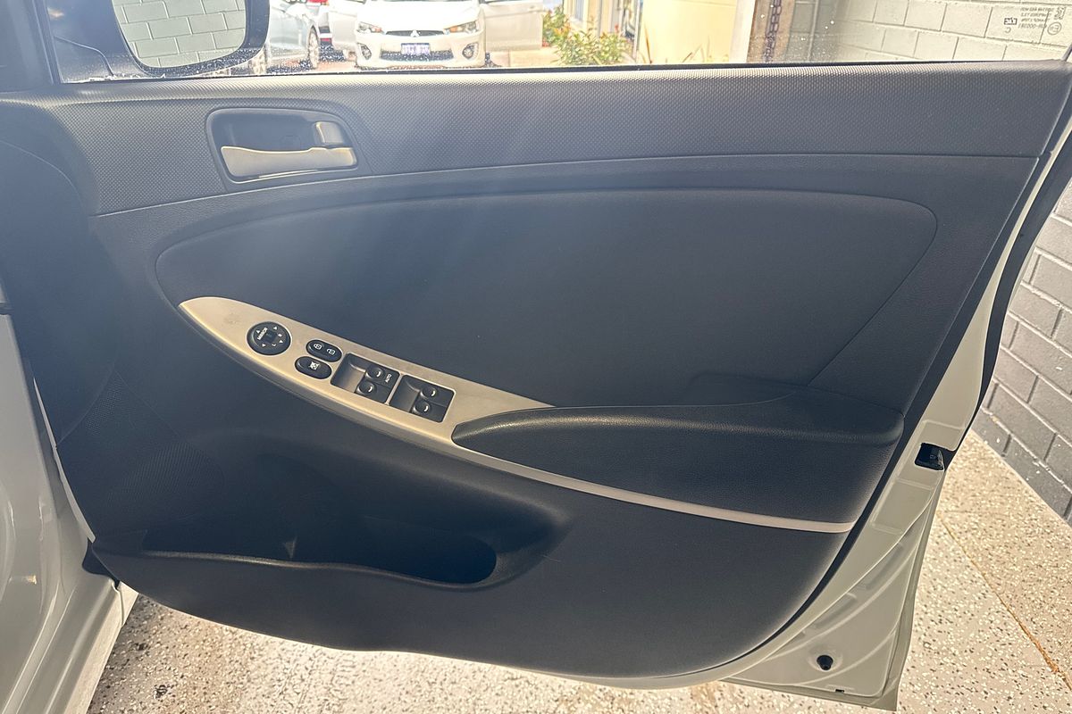 2017 Hyundai Accent Active RB4