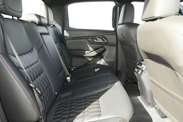 2025 Isuzu D-MAX X-TERRAIN 4X4