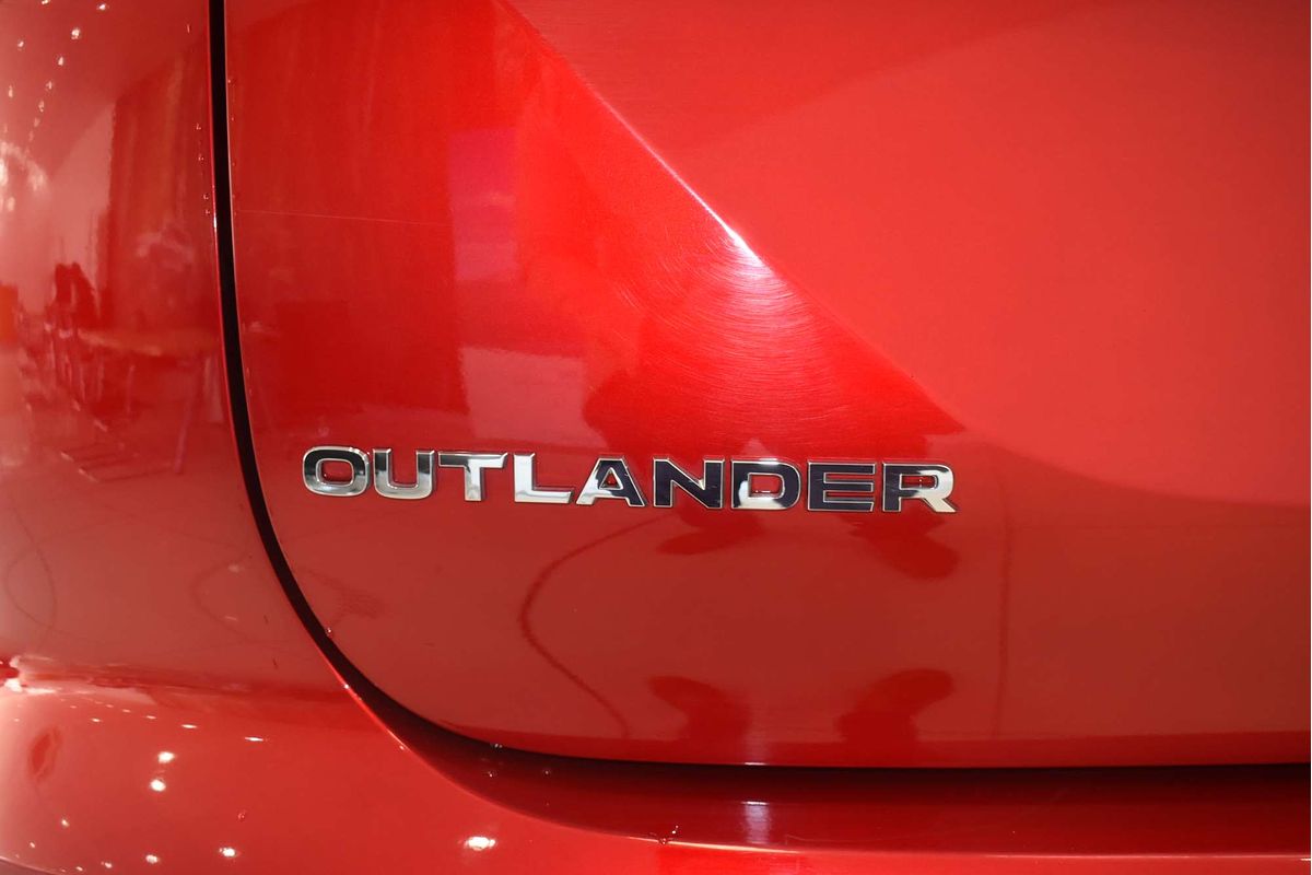 2023 Mitsubishi Outlander ES ZM