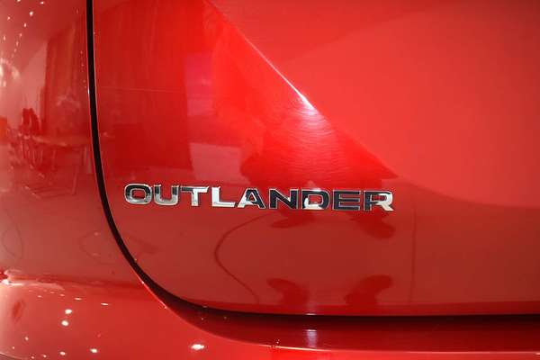 2023 Mitsubishi Outlander ES ZM