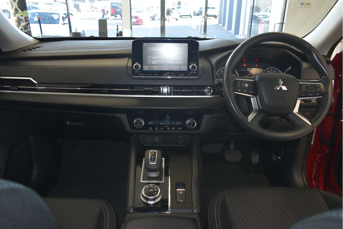 2023 Mitsubishi Outlander ES ZM