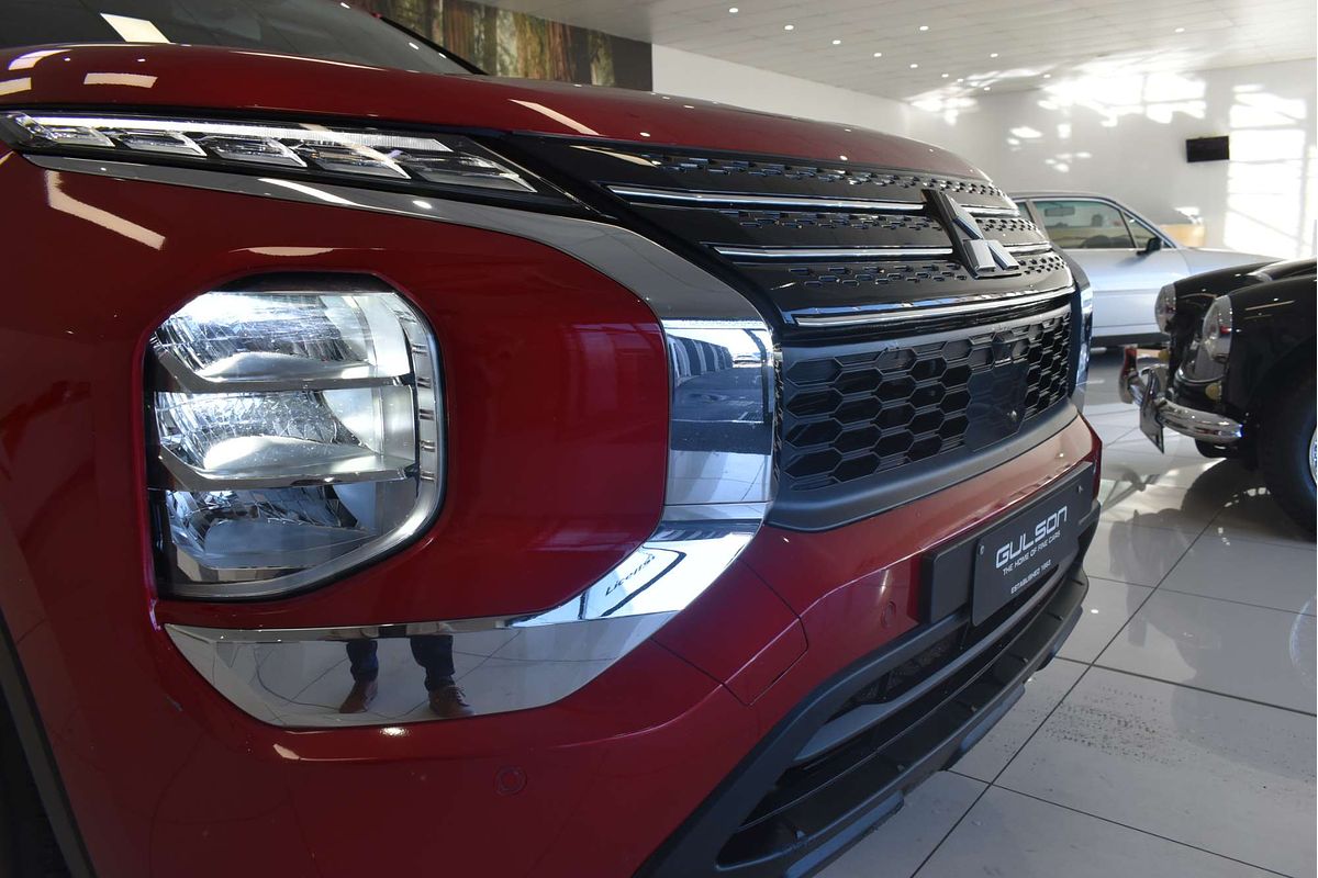 2023 Mitsubishi Outlander ES ZM